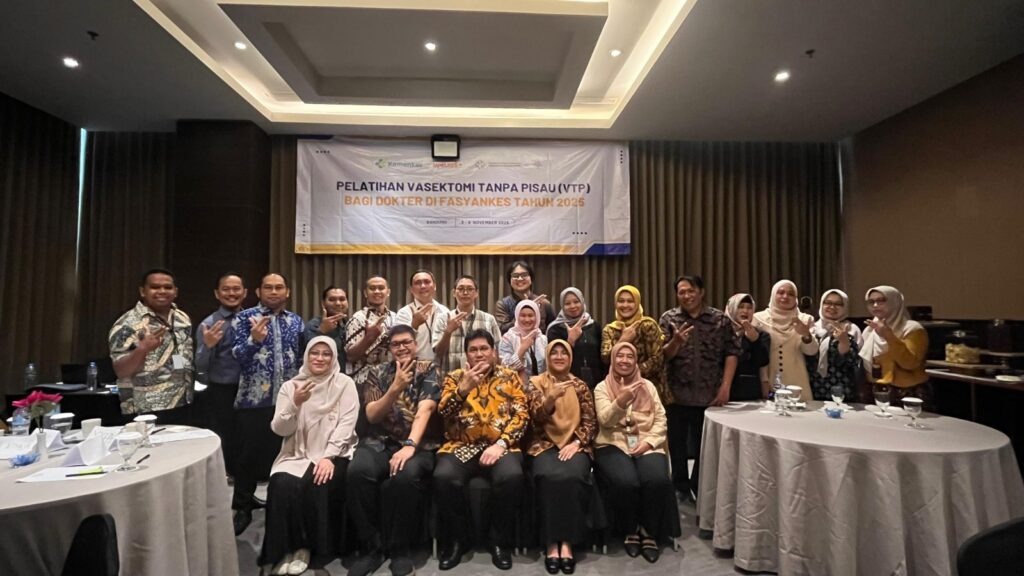 Kementerian Kependudukan dan Pembangunan Keluarga (Kemendukbangga) dan Kementrian Kesehatan (Kemenkes) Serahkan Sertifikat Kompetensi Vasektomi Tanpa Pisau untuk Tingkatkan Layanan Kesehatan Reproduksi Pria